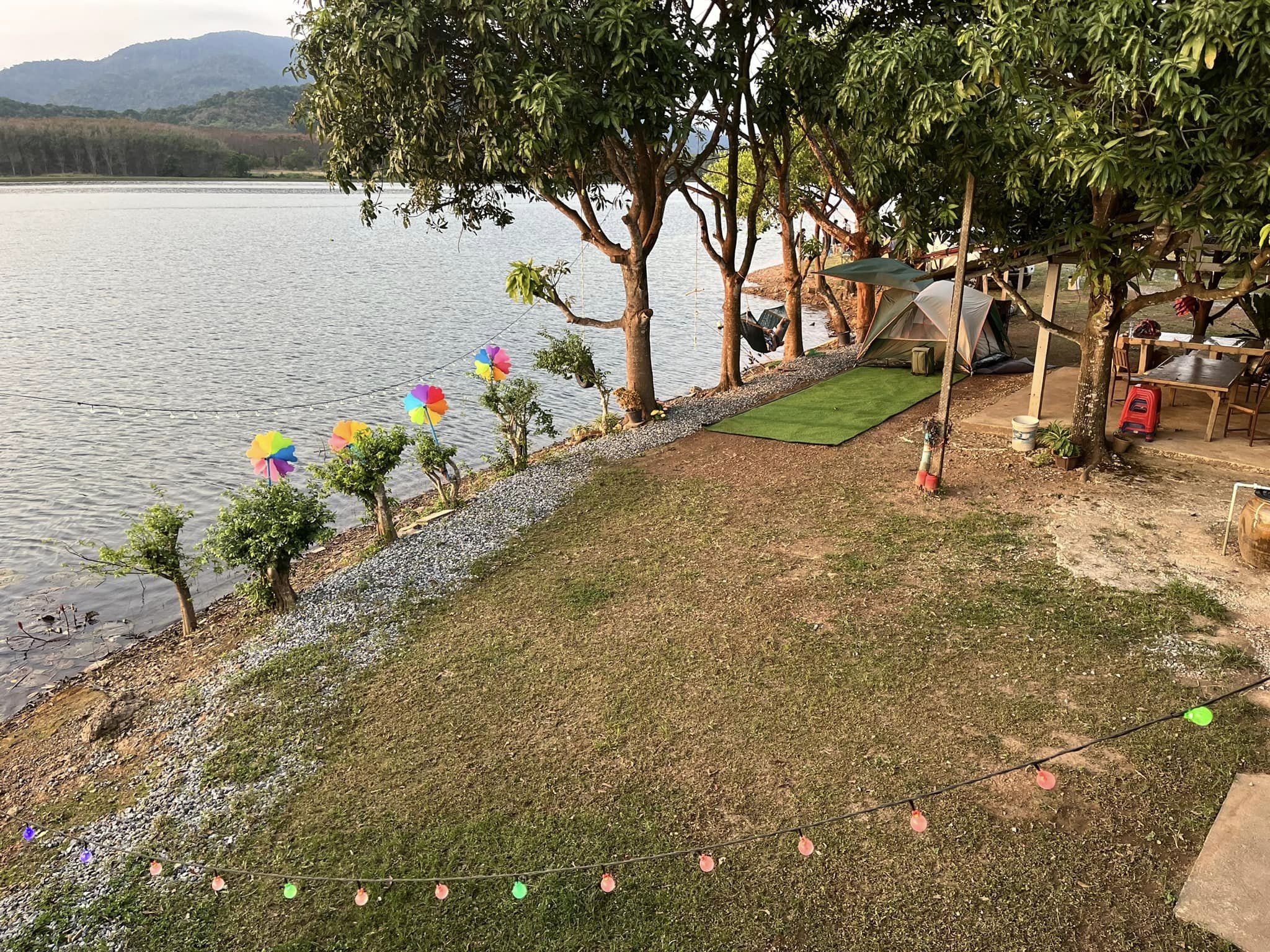 สวนก้อนทอง ลานกางเต็นท์